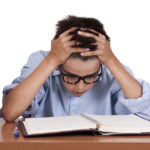 رابطه بین اضطراب امتحان و عملکرد تحصیلی نوجوانان