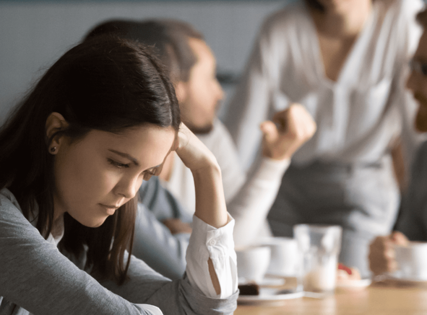 امیرعباس حیاتی | روانشناس و درمانگر نوجوان | مشاوره روانشناختی نوجوانان 16 بحران هویت در دوره نوجوانی